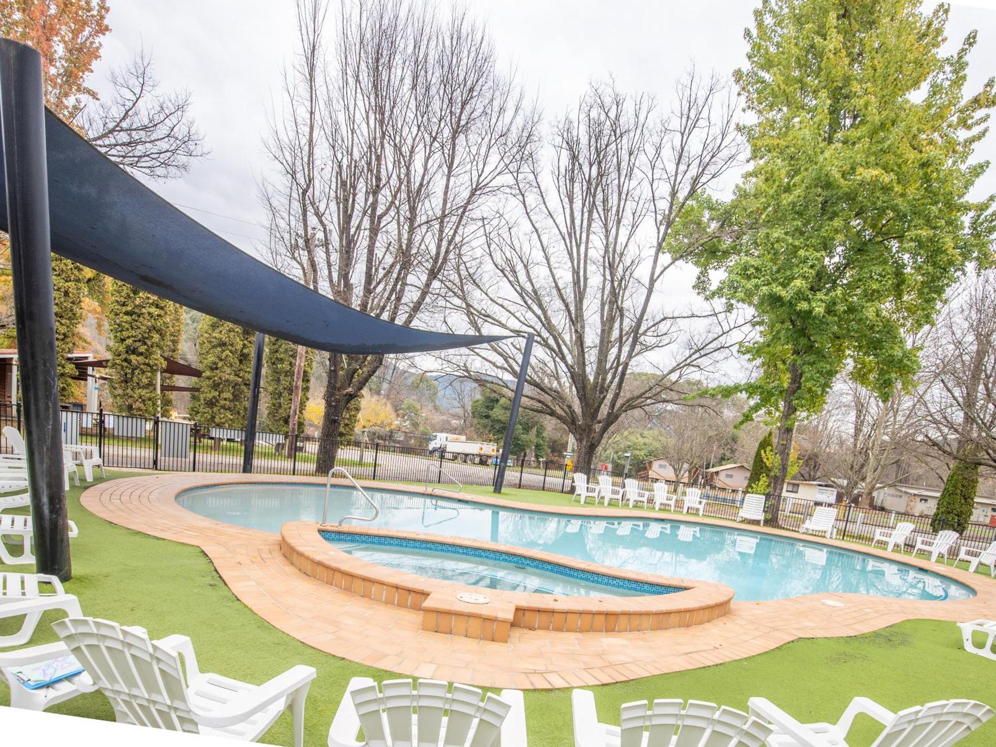 Nrma Bright Holiday Park מראה חיצוני תמונה